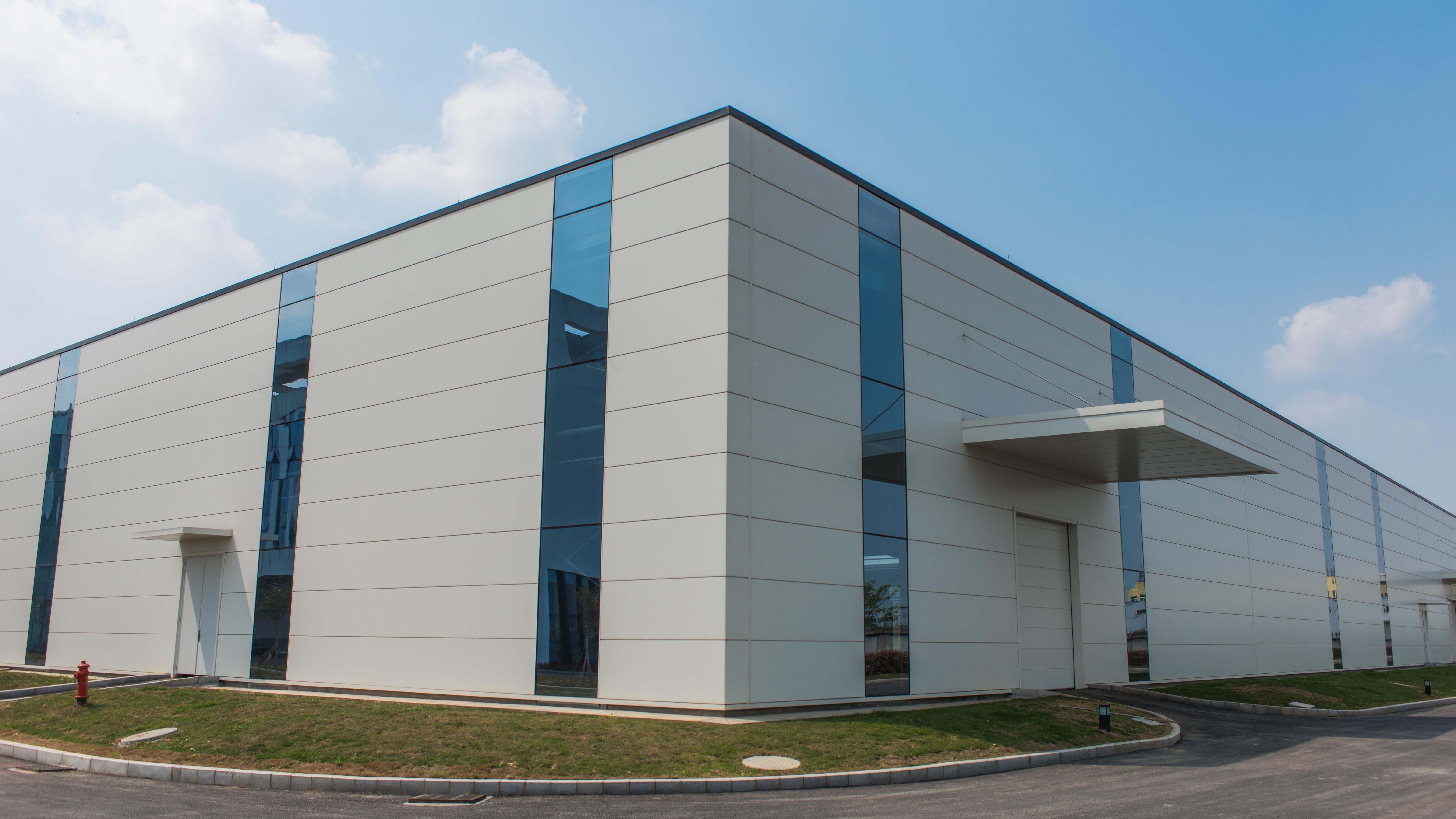 綠豐巖棉夾芯板 | 醫(yī)藥物流中心項(xiàng)目